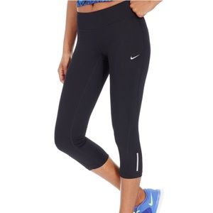 Nike black cropped leggings